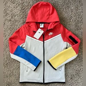NWT! Nike Sportswear Kids' Tech Fleece Full-Zip Hoodie
- Size Large